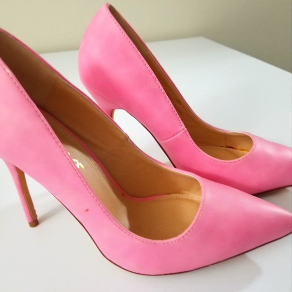 Women's Liliana New in Box Light Pink Heels size 7